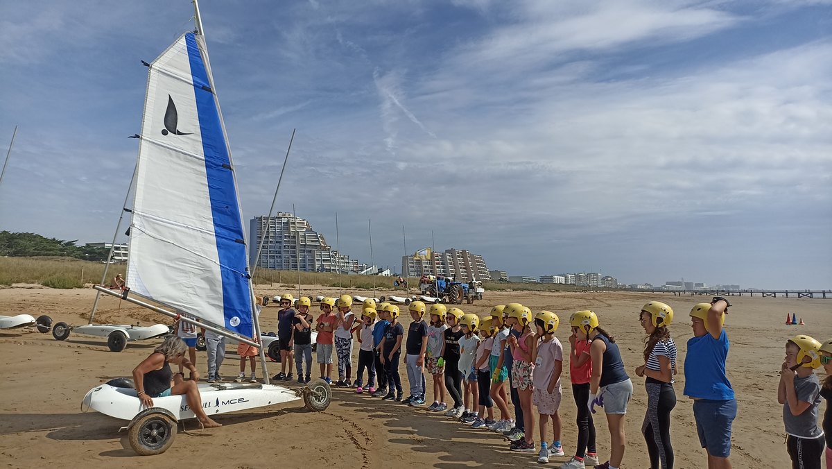 Les CE2 apprennent le Char à voile