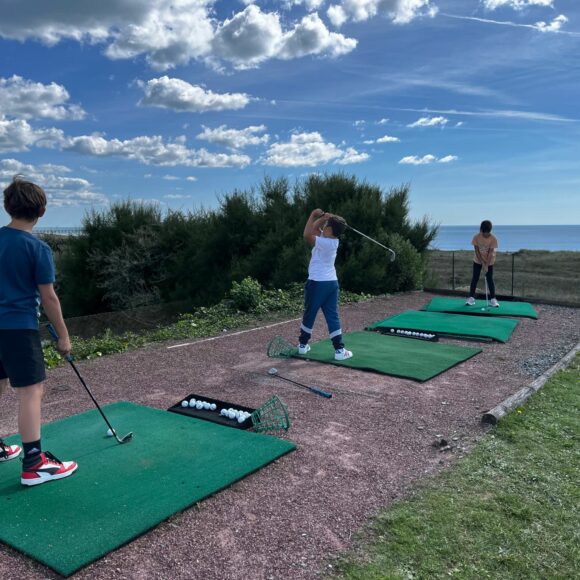 Golf et char à voile et natation …